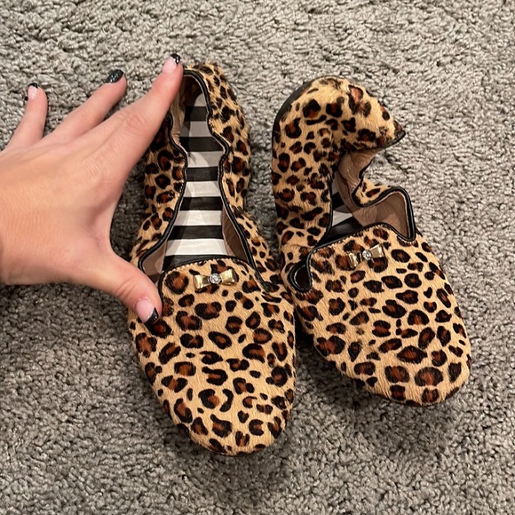 Henri Bendel Sole Ambition Leopard Haircalf Leather Loafer Flat Shoe 7 - Picture 1 of 4